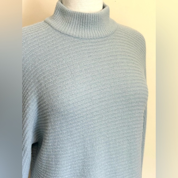Rachel Zoe Blue Mock Neck Sweater with Ribbed Knit - Size Medium might fit Sz L - Picture 2 of 9